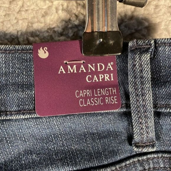 NWT Gloria Vanderbilt Classic Rise Amanda Capri Jeans Size 6 28 X 20 Dark Wash - Picture 3 of 6